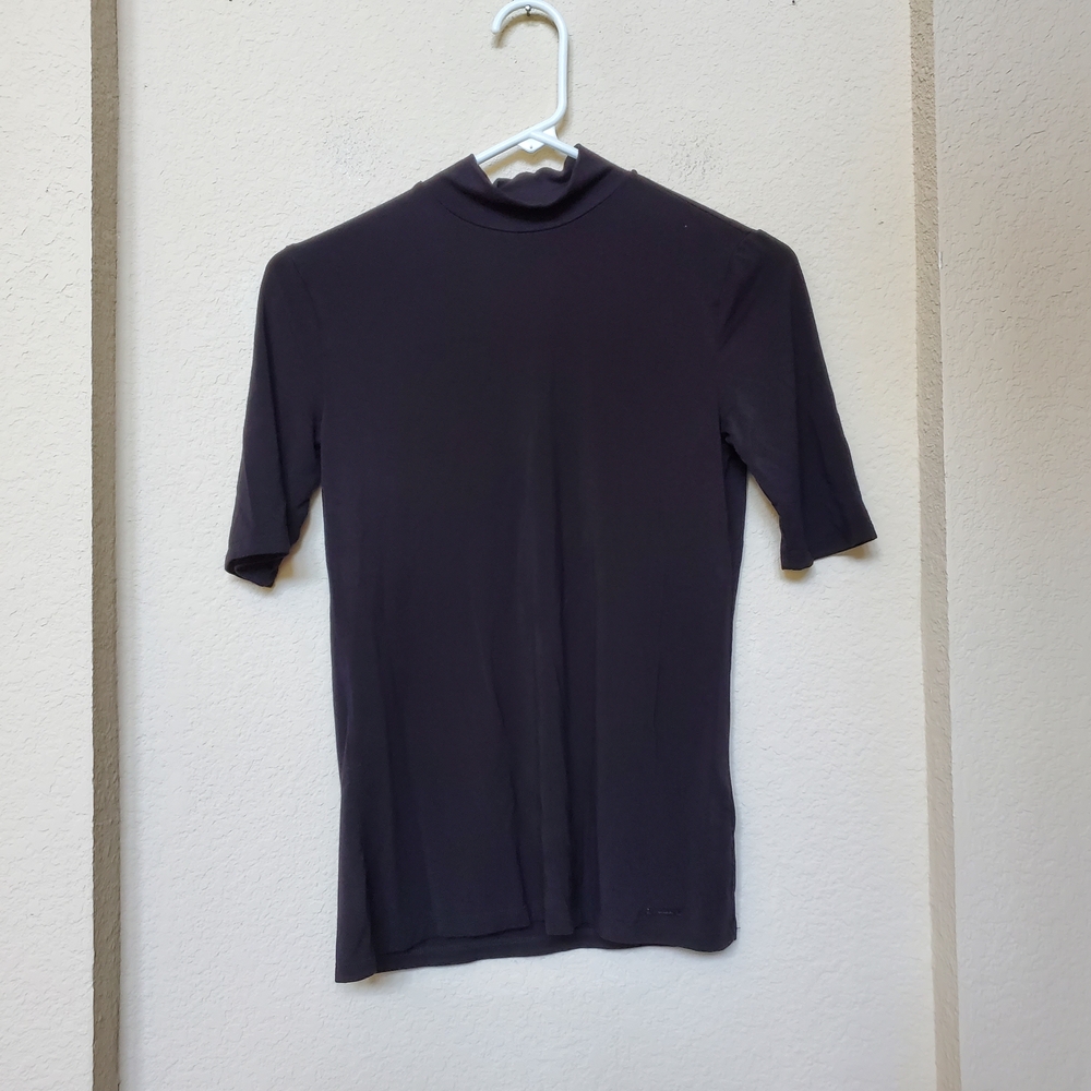 Tahari Black Short-Sleeve Mock Neck Top Closet Staple. Size XS